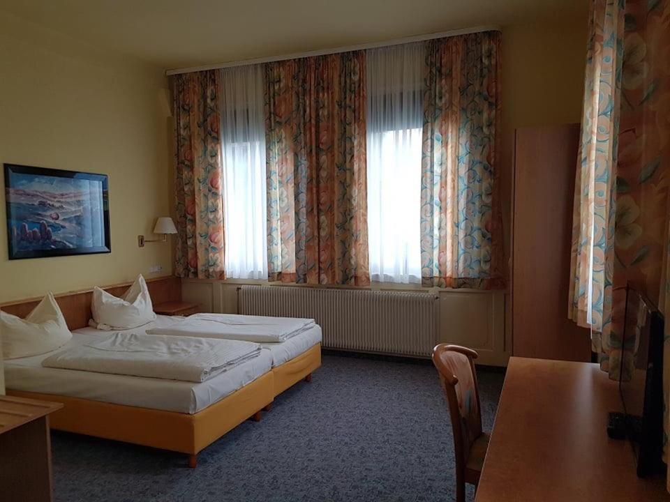 Traube Hotel Oeffingen Фелльбах Экстерьер фото