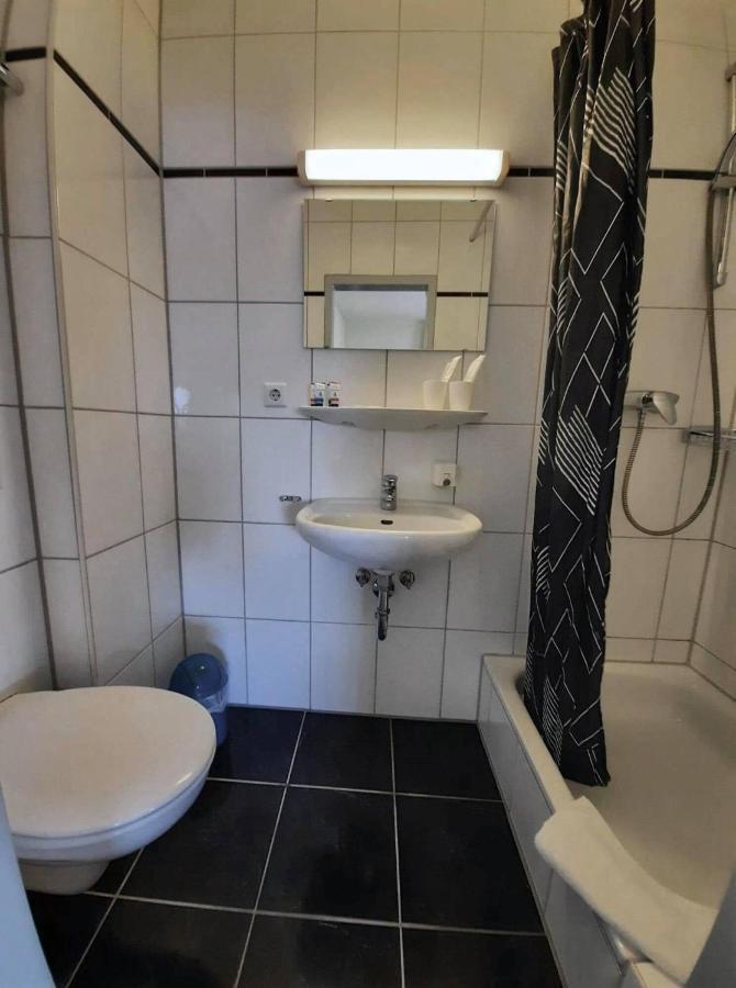 Traube Hotel Oeffingen Фелльбах Экстерьер фото